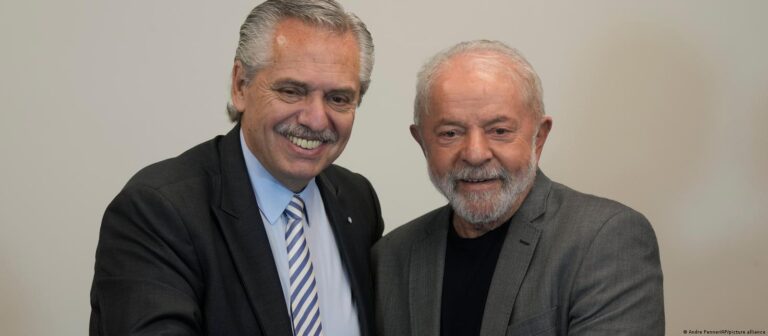 O presidente brasileiro Luiz Inácio Lula da Silva e o líder argentino Alberto Fernandez