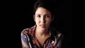 Anita Rocha da Silveira é força feminina dentro do ambiente sexista do cinema brasileiro Leia mais em: https://claudia.abril.com.br/noticias/anita-rocha-da-silveira-e-forca-feminina-dentro-do-ambiente-sexista-do-cinema-brasileiro