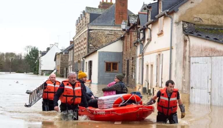 Tempestade Hermínia provoca enchentes na França e alerta Europa