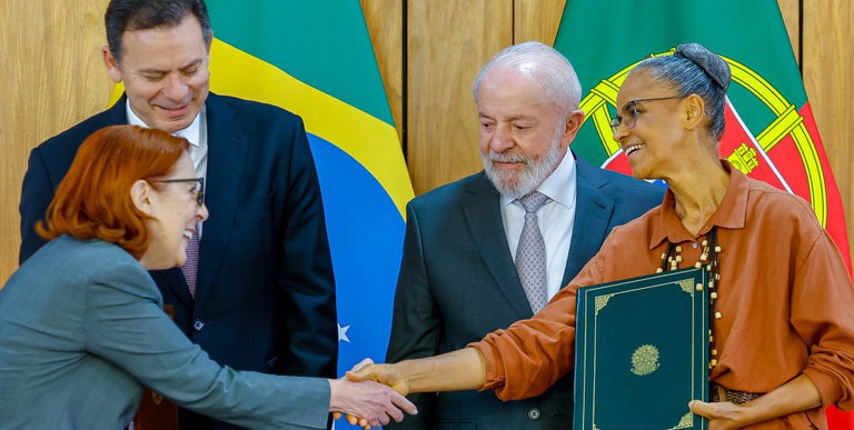 Assinatura do acordo entre Brasil e Portugal ocorreu no Palácio do Planalto