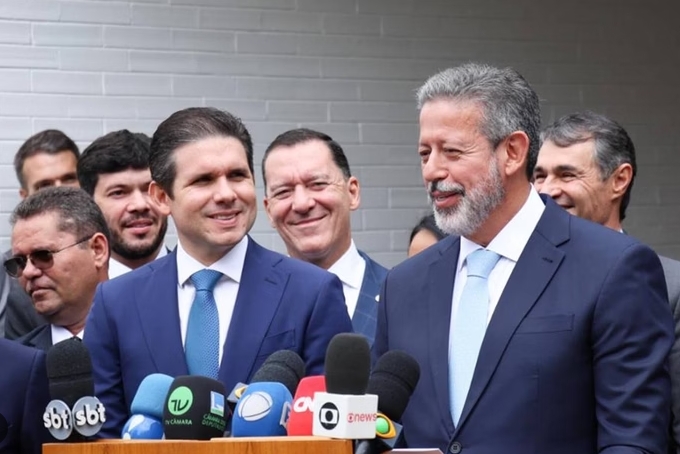 Hugo Motta é eleito presidente da Câmara com apoio de PT e PL